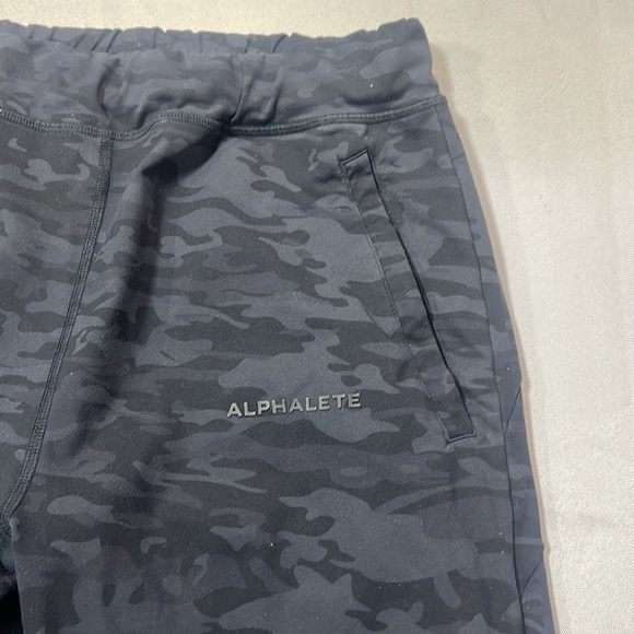 Alphalete men’s dark camo joggers - Picture 2 of 10